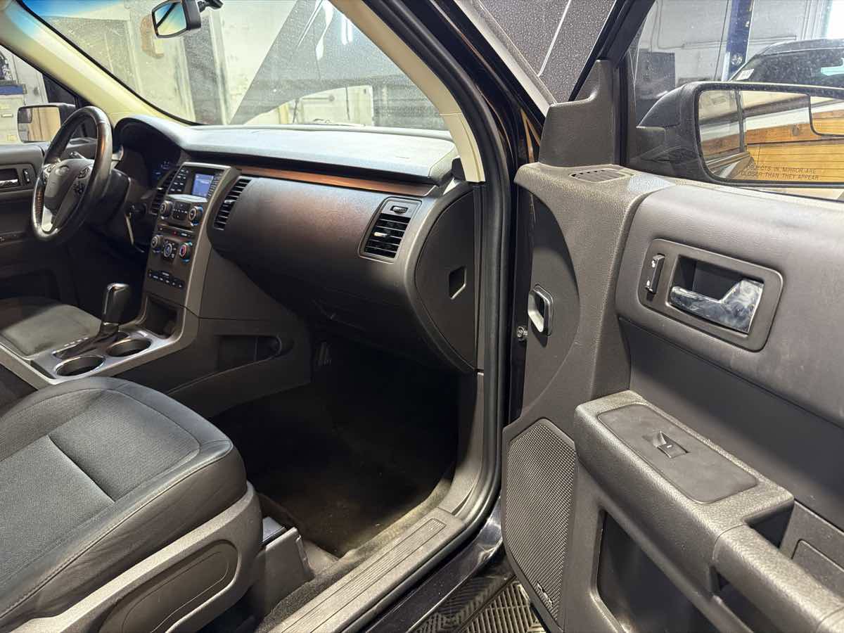 Used 2019 Ford Flex SE image 27