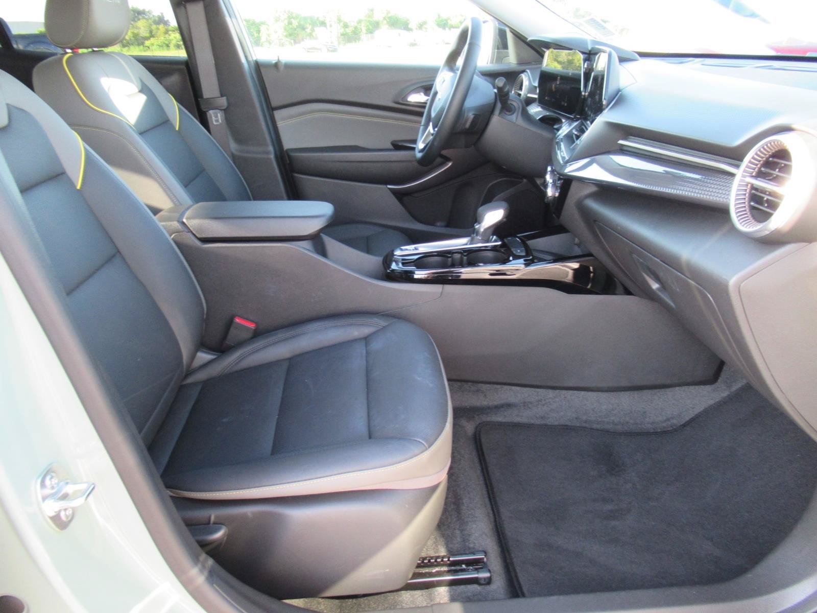 Used 2025 Chevrolet Trax ACTIV w/ Sunroof Package FWD image 10