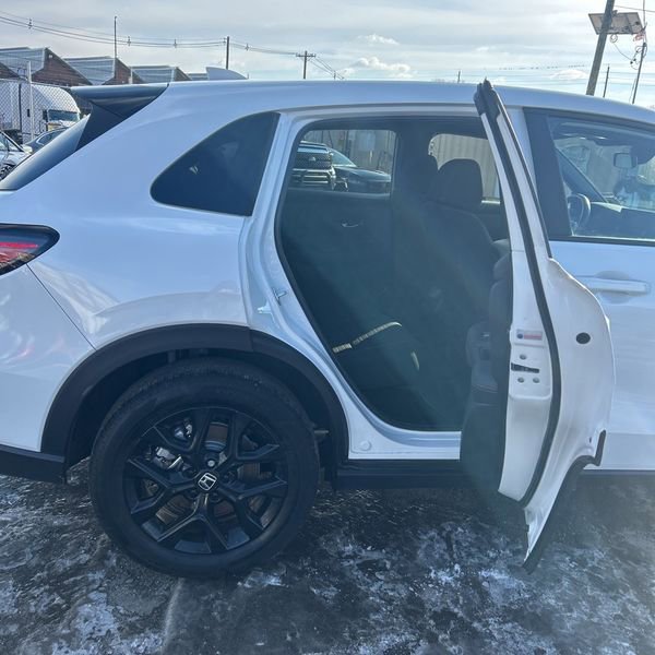 Used 2025 Honda HR-V Sport image 27