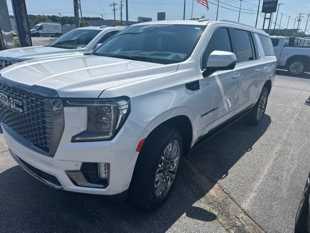 Used 2024 GMC Yukon XL Denali Ultimate AWD/4WD image 8
