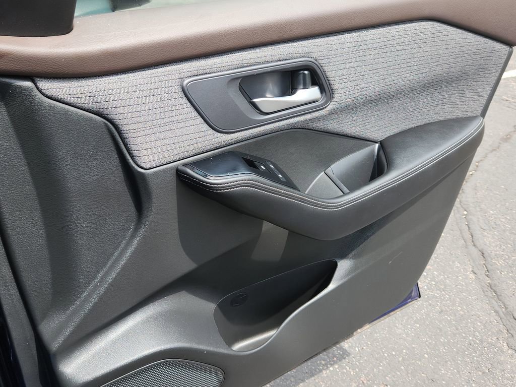 Used 2023 Nissan Rogue SV image 15