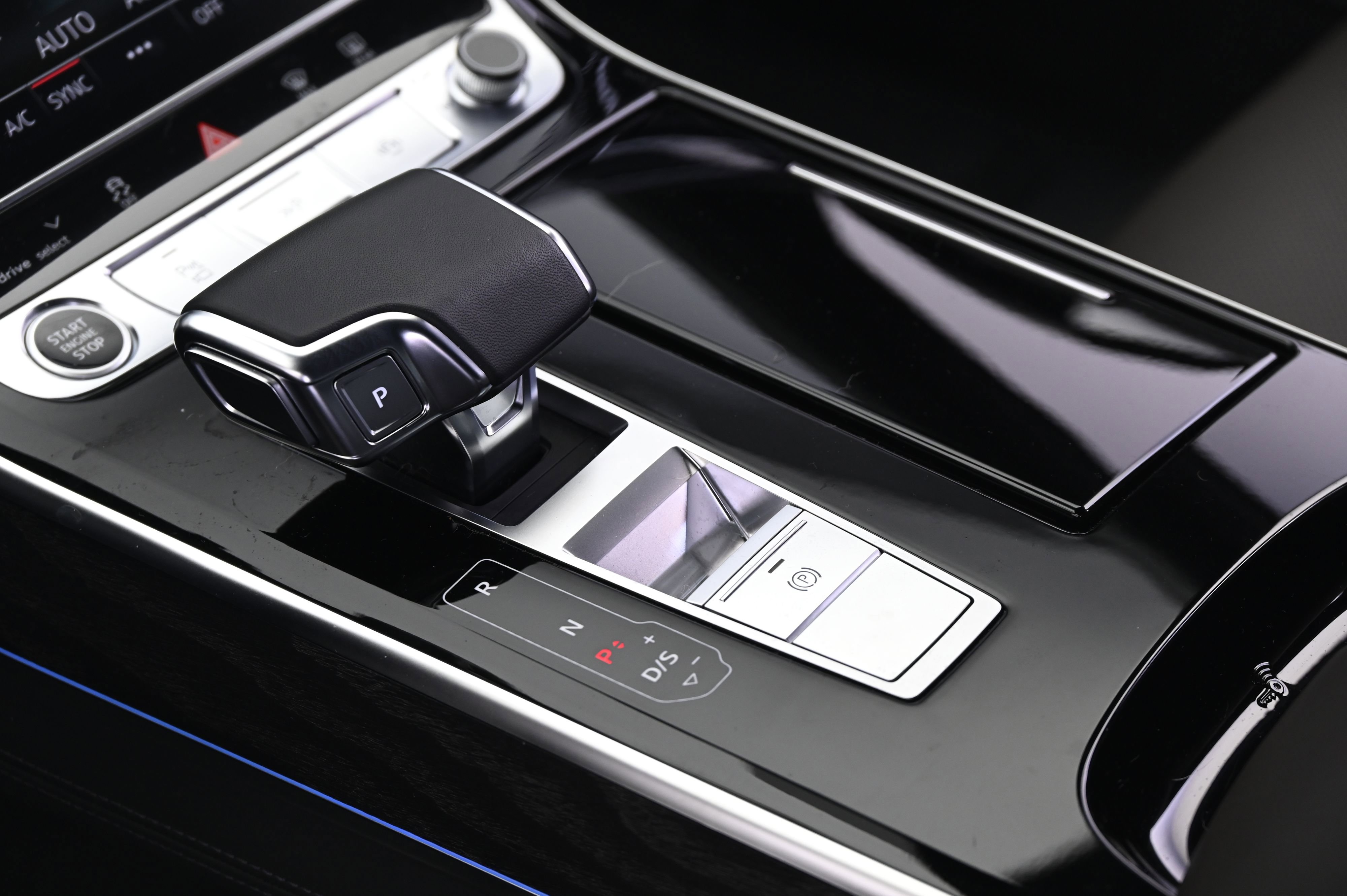 Used 2023 Audi A8 L 3.0T image 34