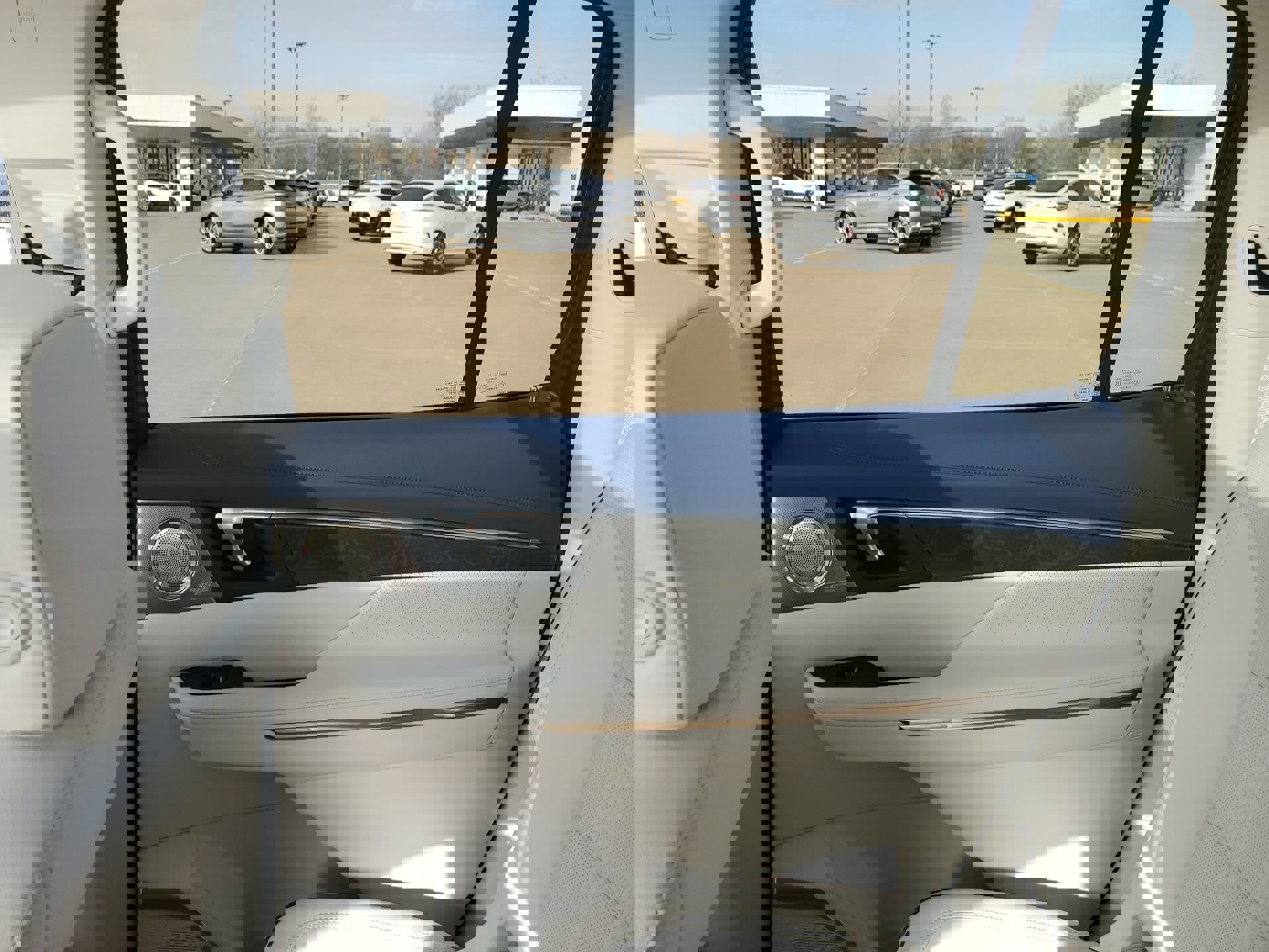 Used 2025 Buick Enclave Avenir image 12