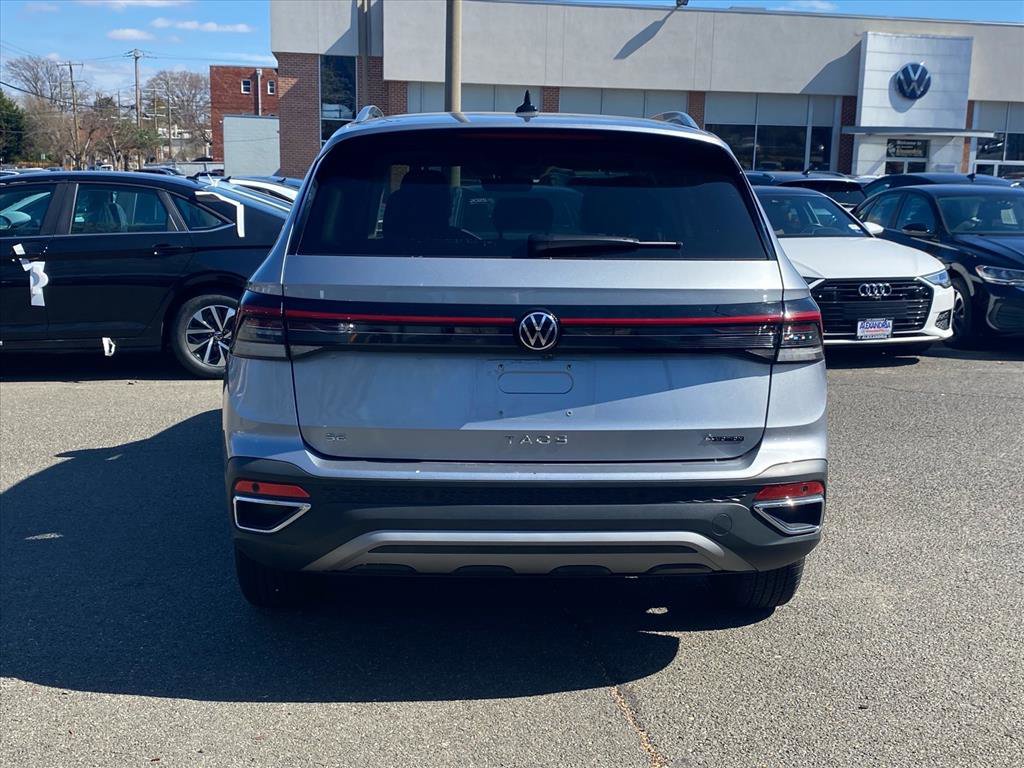 Used 2025 Volkswagen Taos SE AWD/4WD image 3