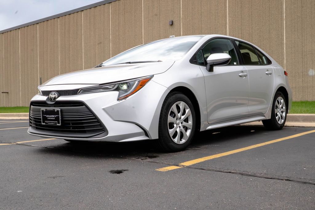 Used 2024 Toyota Corolla LE FWD image 4