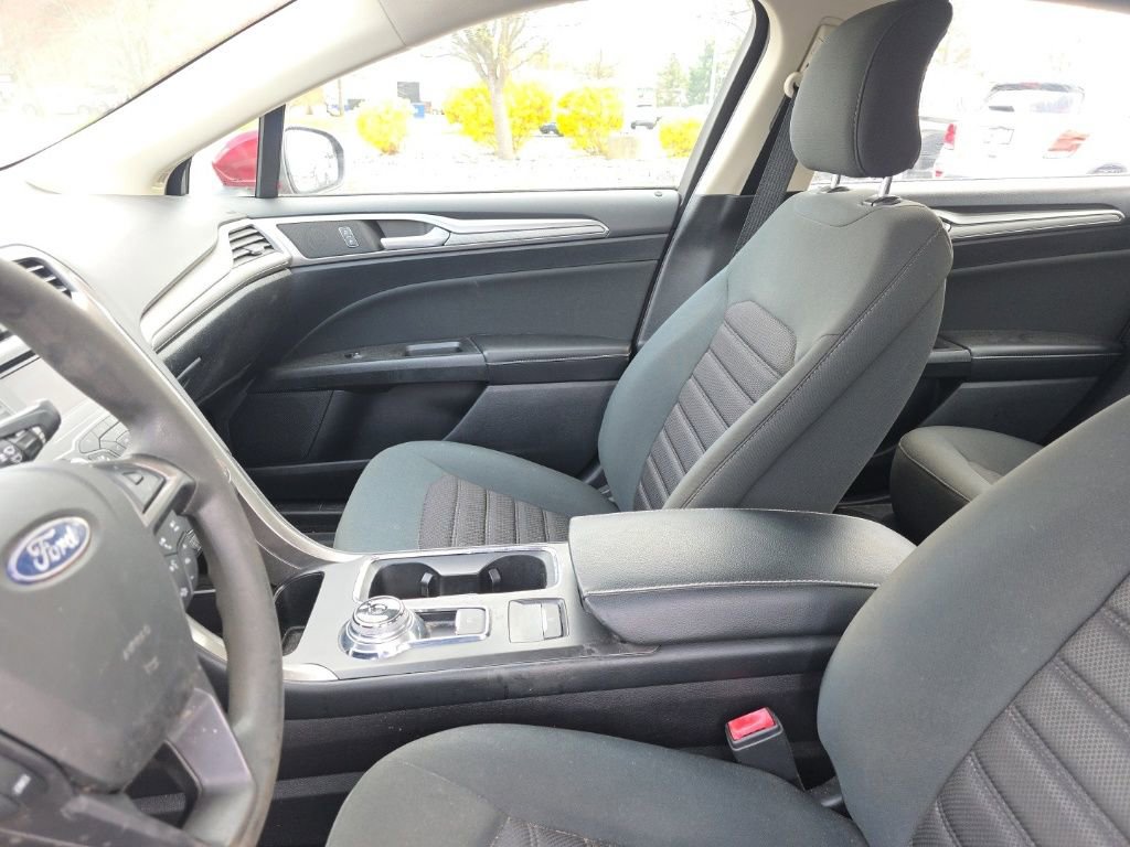 Used 2018 Ford Fusion SE image 20