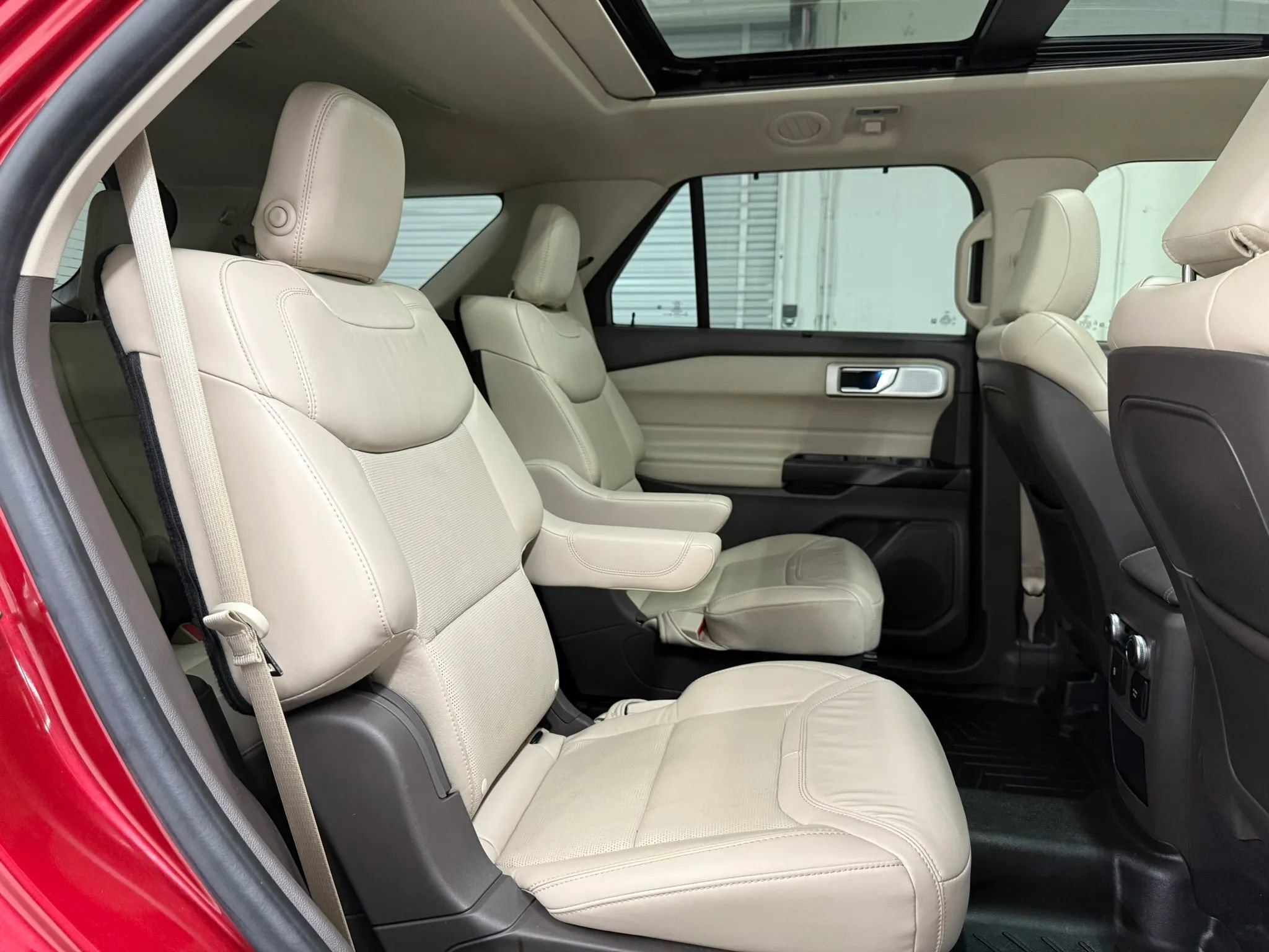 Used 2020 Ford Explorer Platinum w/ Premium Technology Package image 54