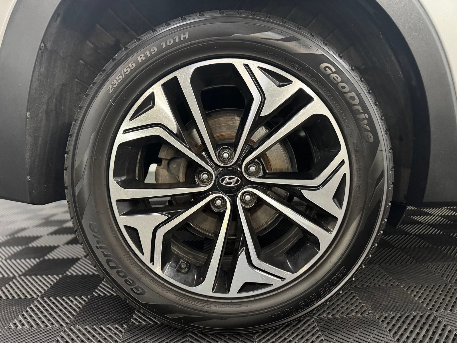Used 2020 Hyundai Santa Fe Limited AWD/4WD image 9