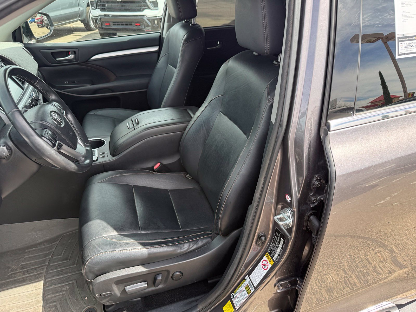 Used 2014 Toyota Highlander XLE AWD/4WD image 32