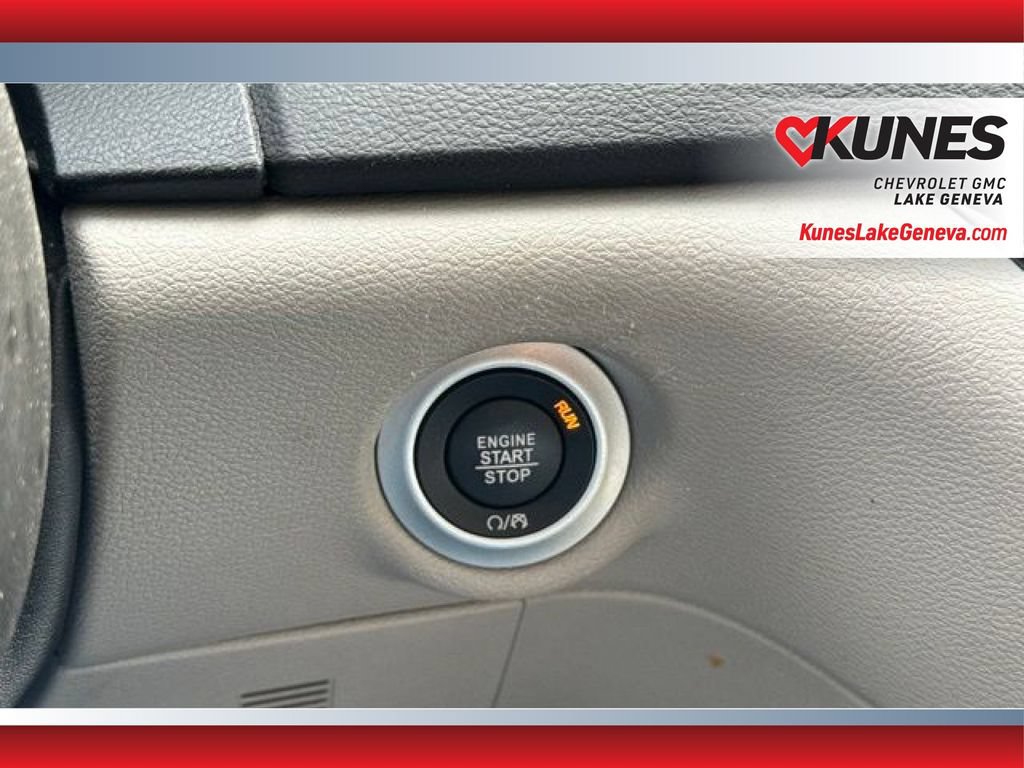 Used 2024 Chrysler Pacifica Touring-L FWD image 27