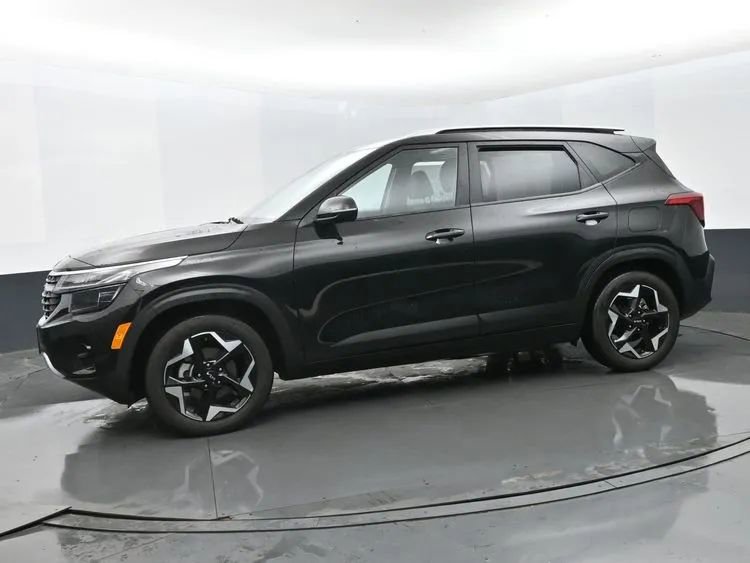 Used 2025 Kia Seltos S FWD image 5