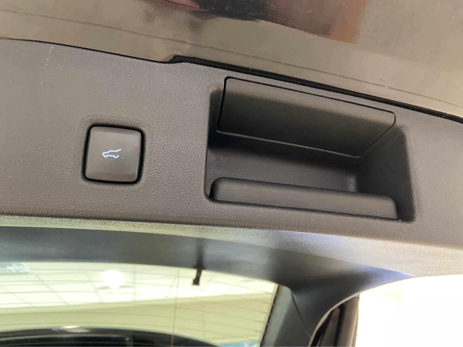 Used 2022 Ford Escape SE w/ SE Sport Appearance Package image 13