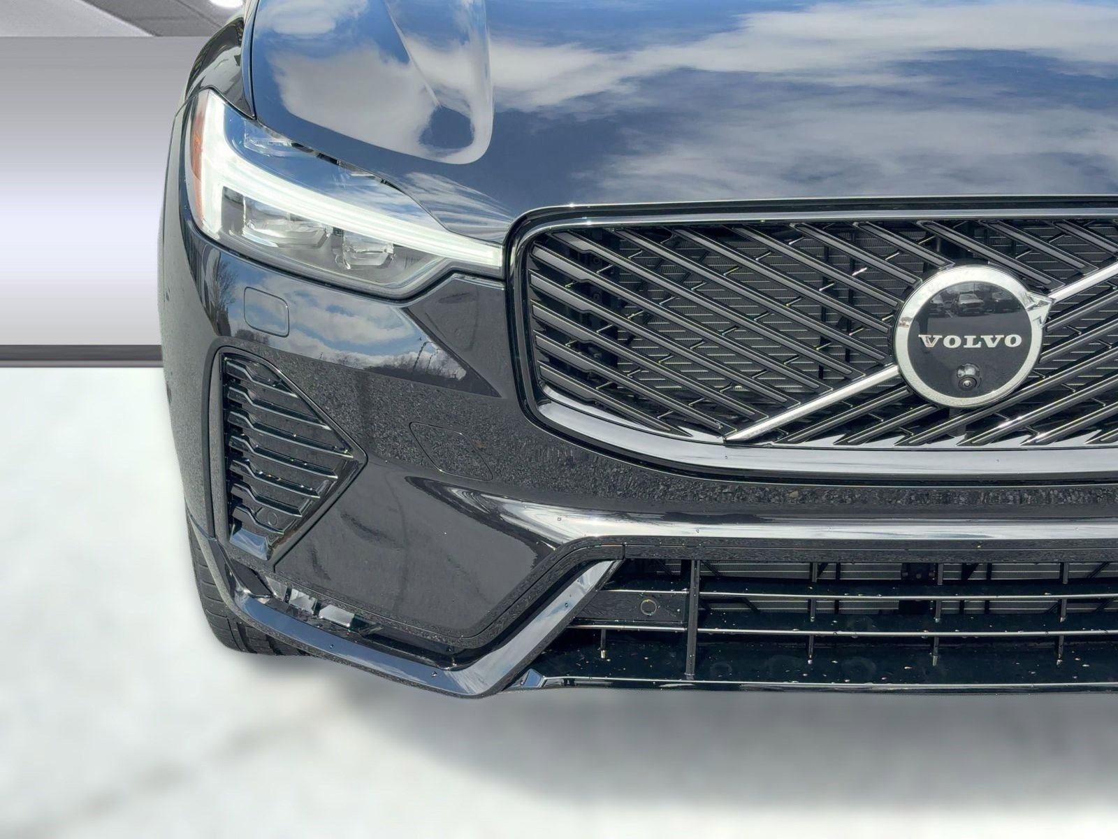 New 2026 Volvo XC60 B5 Plus w/ Protection Package Premier AWD/4WD image 11