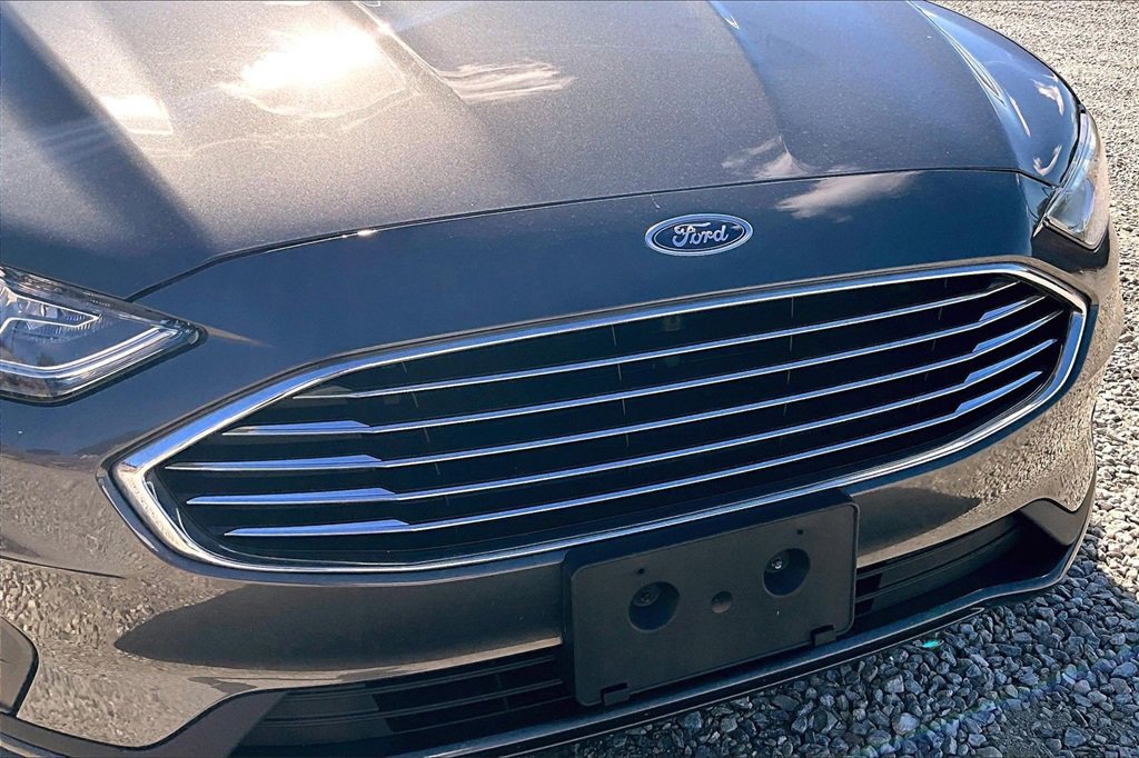 Used 2019 Ford Fusion SE image 25