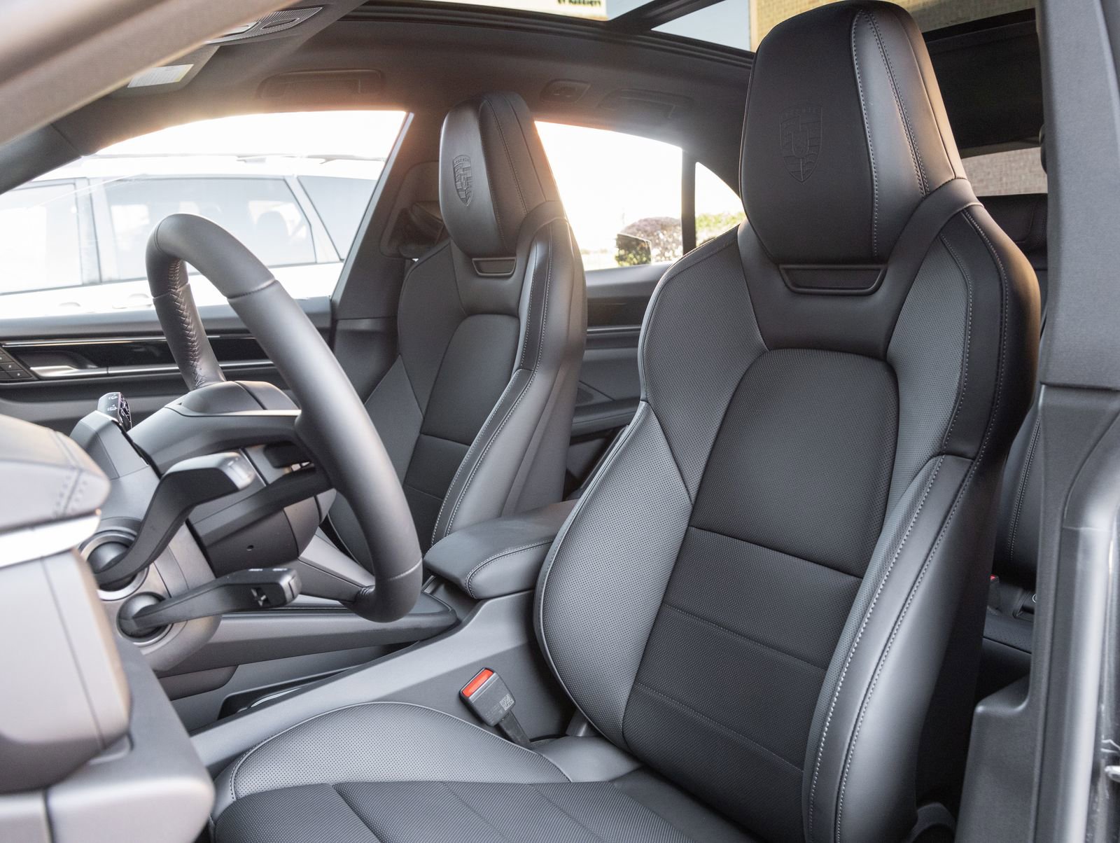 Certified 2026 Porsche Macan 4 Electric AWD/4WD image 5