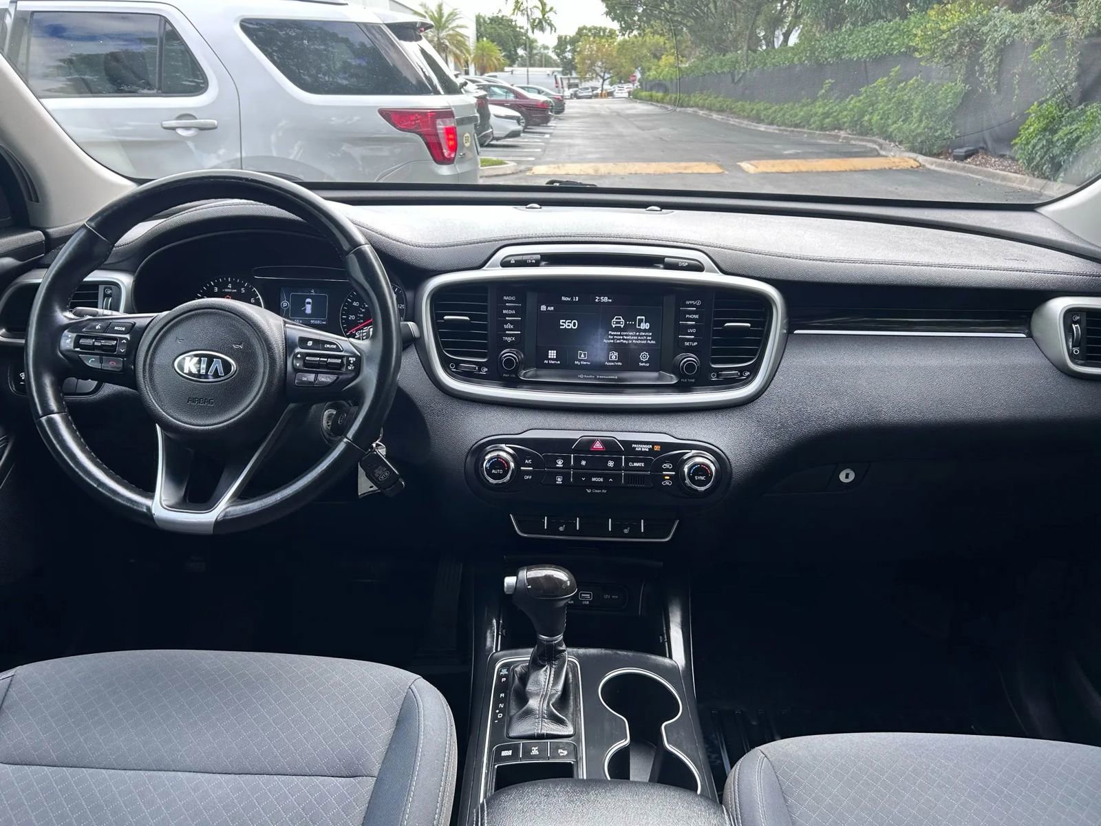 Used 2017 Kia Sorento LX w/ LX Convenience Package image 18