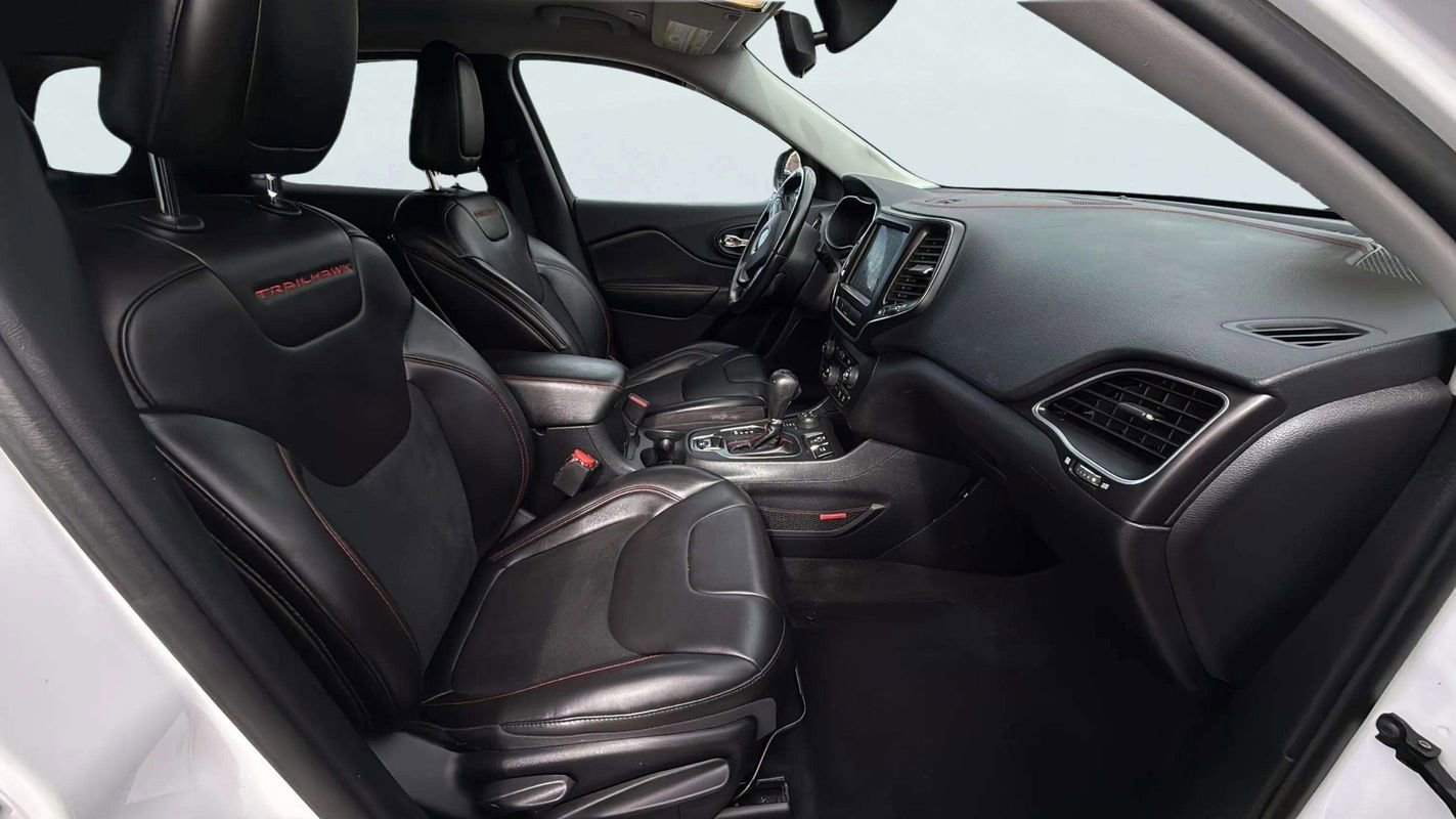 Used 2019 Jeep Cherokee Trailhawk image 13