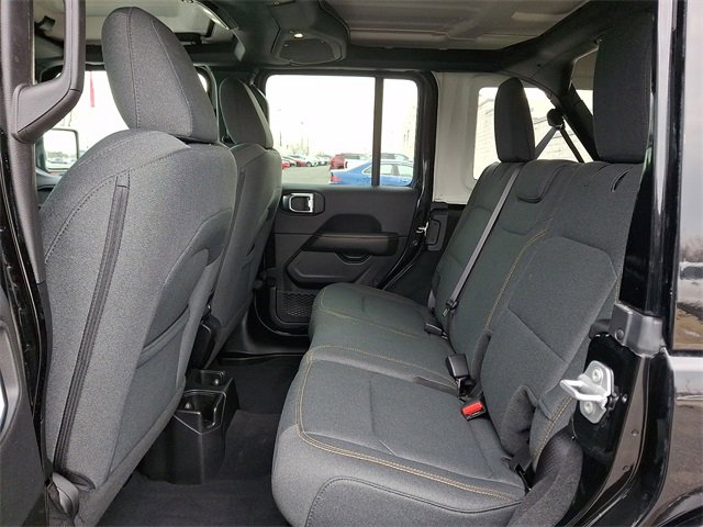 Used 2025 Jeep Wrangler Sahara image 10