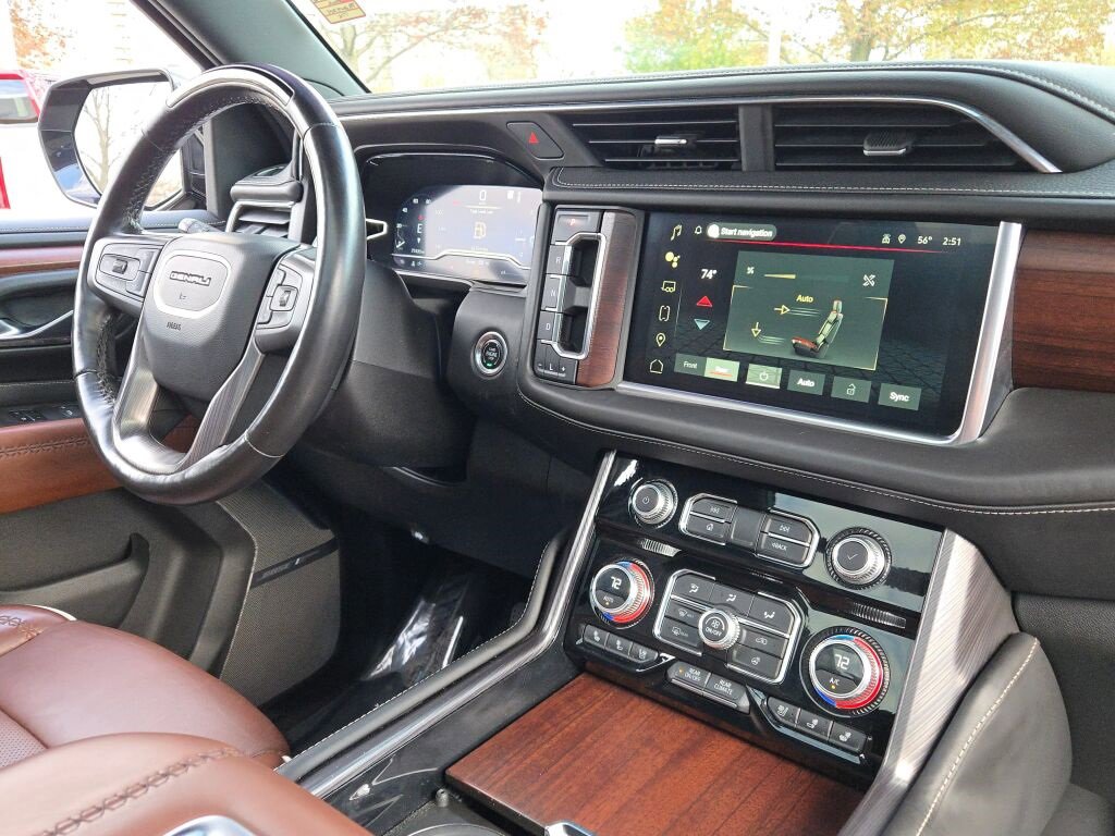 Used 2023 GMC Yukon XL Denali Ultimate image 9