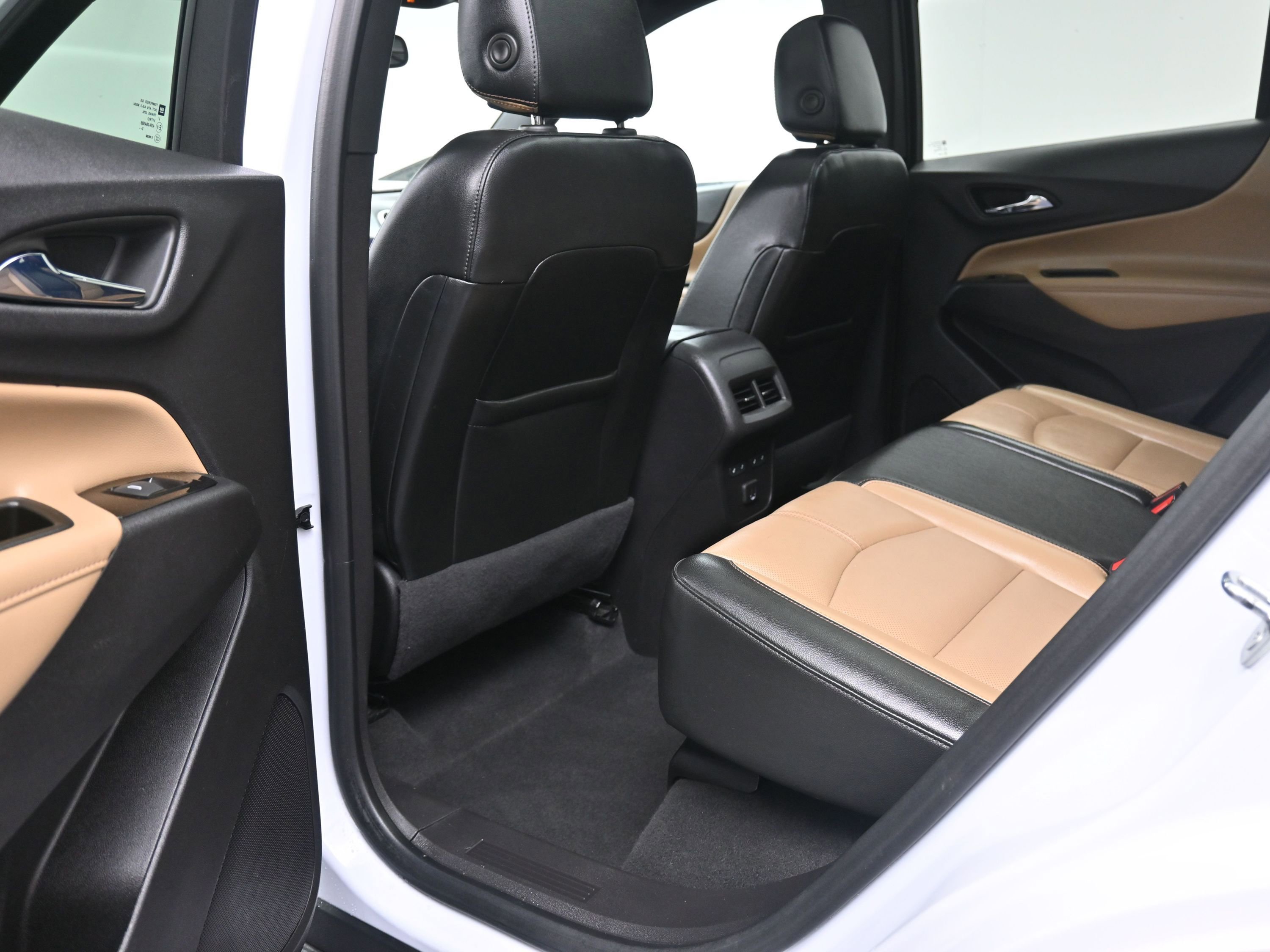 Used 2023 Chevrolet Equinox Premier image 22