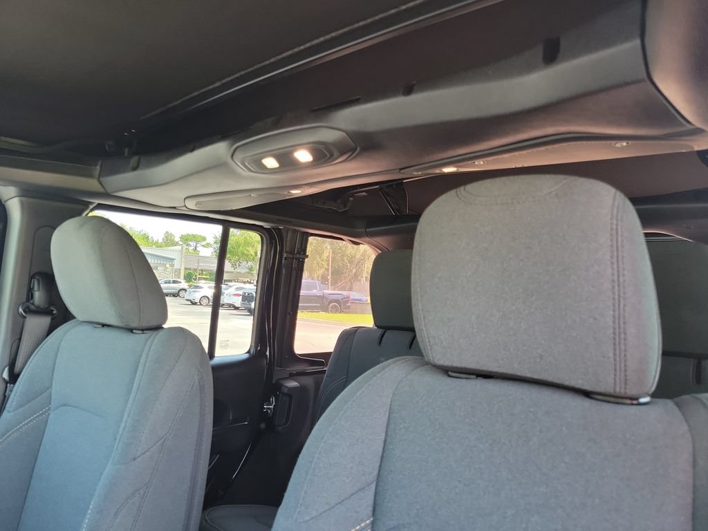 Used 2024 Jeep Wrangler Unlimited Sport AWD/4WD image 21
