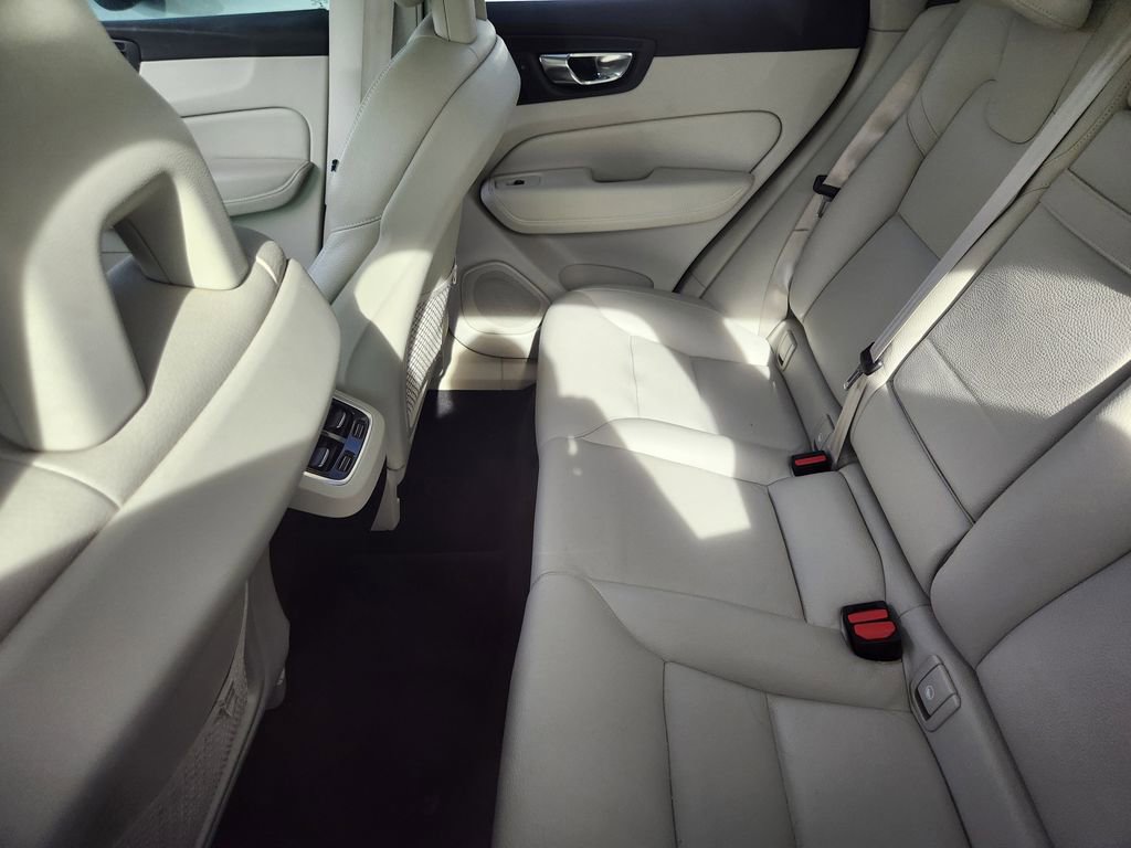 Used 2018 Volvo XC60 T5 Inscription w/ Convenience Package image 9