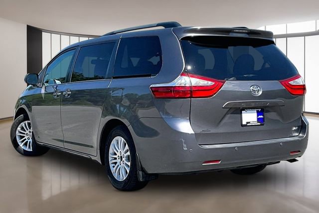 Used 2015 Toyota Sienna XLE w/ XLE Navigation Package image 4