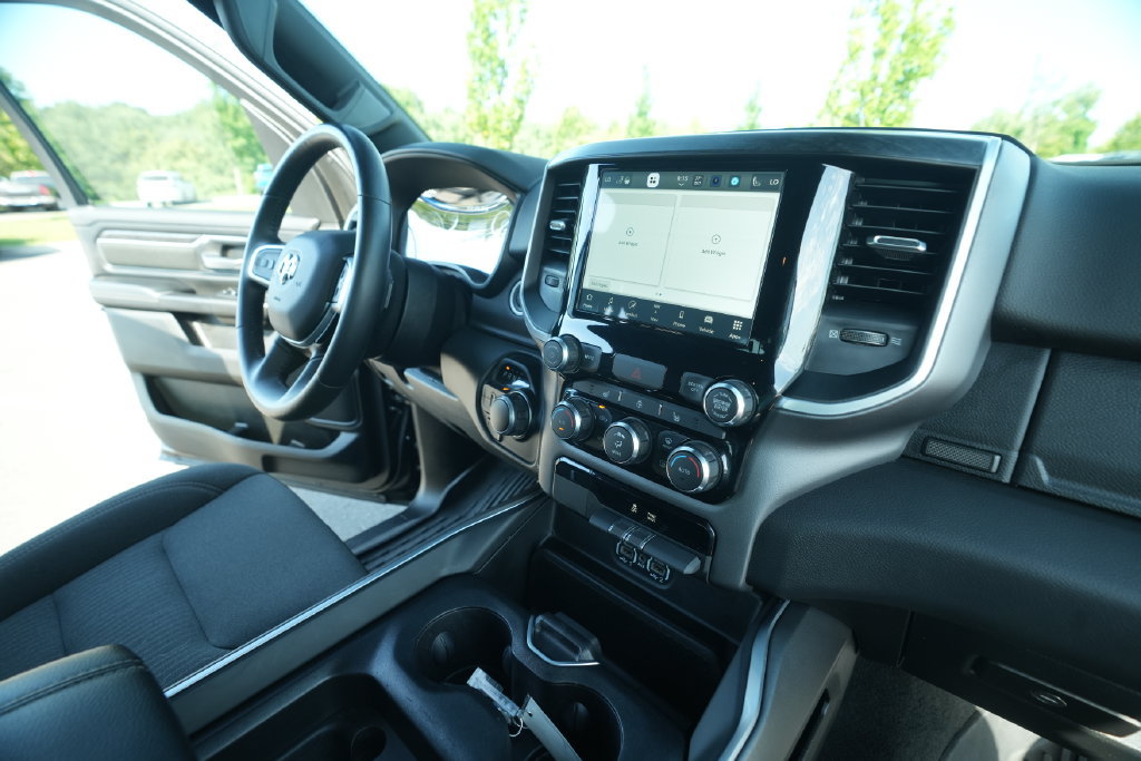 Used 2024 RAM 1500 Big Horn AWD/4WD image 37