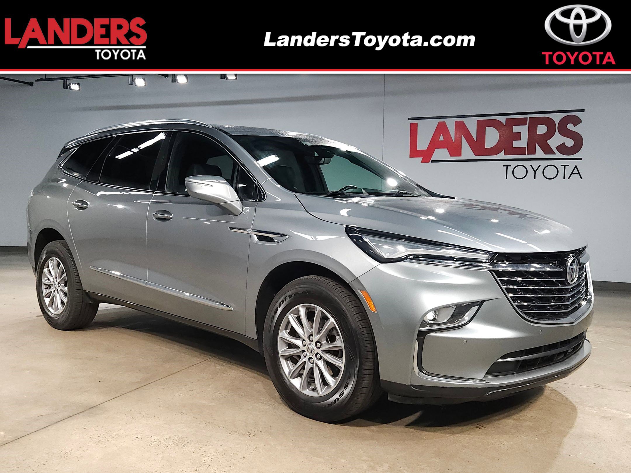 Used 2024 Buick Enclave Premium FWD image 1