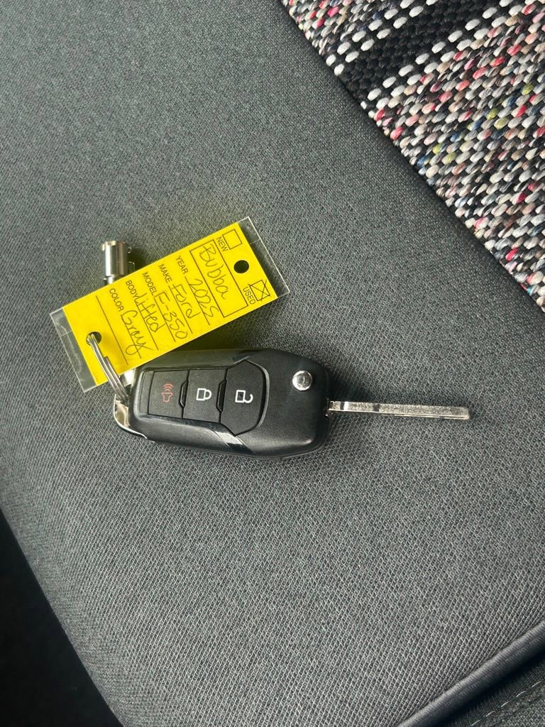 Used 2025 Ford F350 XLT w/ FX4 Off-Road Package image 32