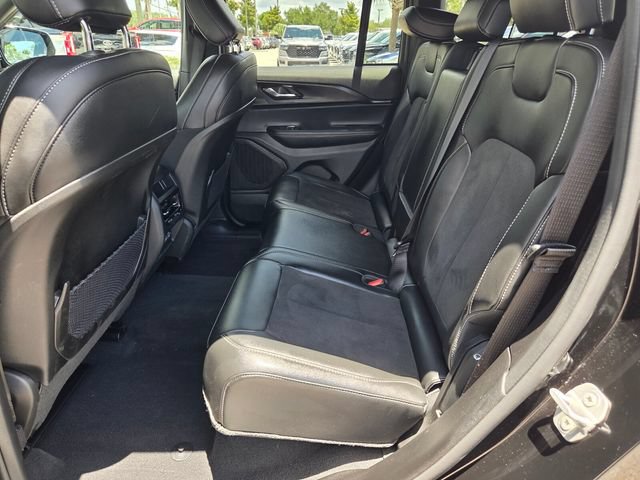 Certified 2025 Jeep Grand Cherokee Altitude AWD/4WD image 5