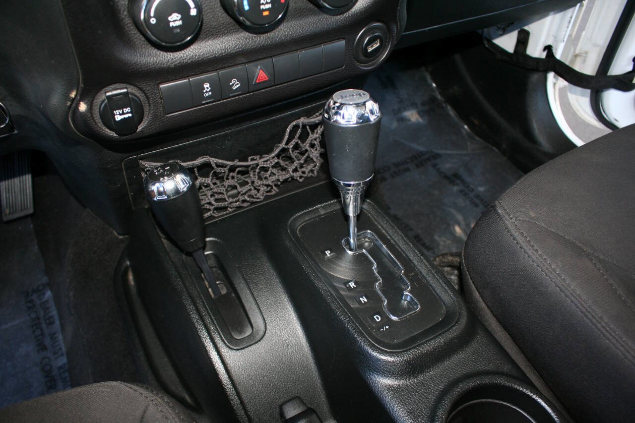 Used 2018 Jeep Wrangler Unlimited Sport w/ Connectivity Group image 19