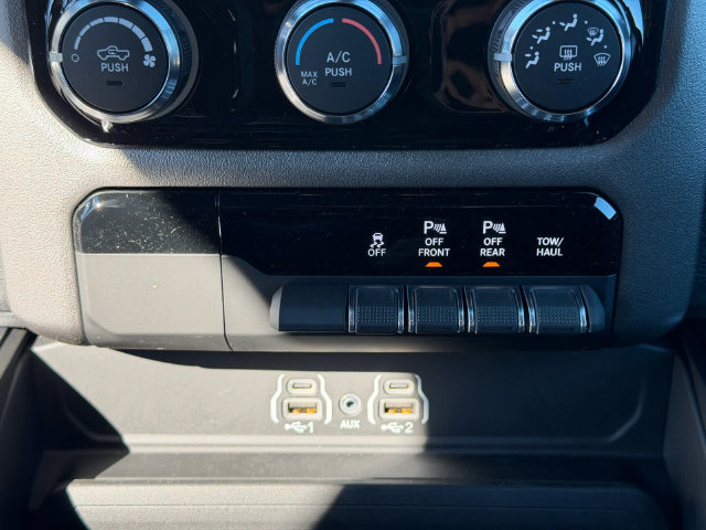New 2026 RAM 1500 Express AWD/4WD image 18