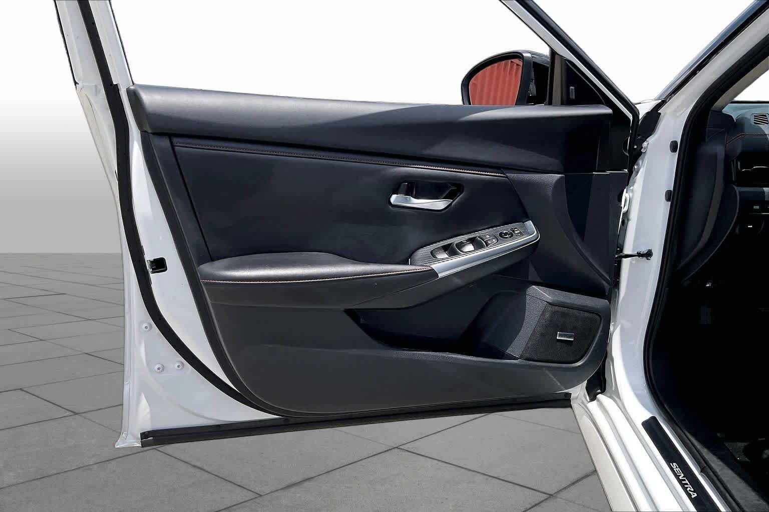 Used 2025 Nissan Sentra SR w/ SR Premium Package FWD image 22