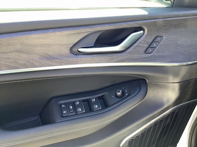 New 2025 Jeep Grand Cherokee L Overland image 10