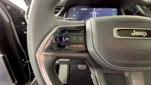 Used 2023 Jeep Grand Cherokee Overland w/ Luxury Tech Group IV AWD/4WD image 22