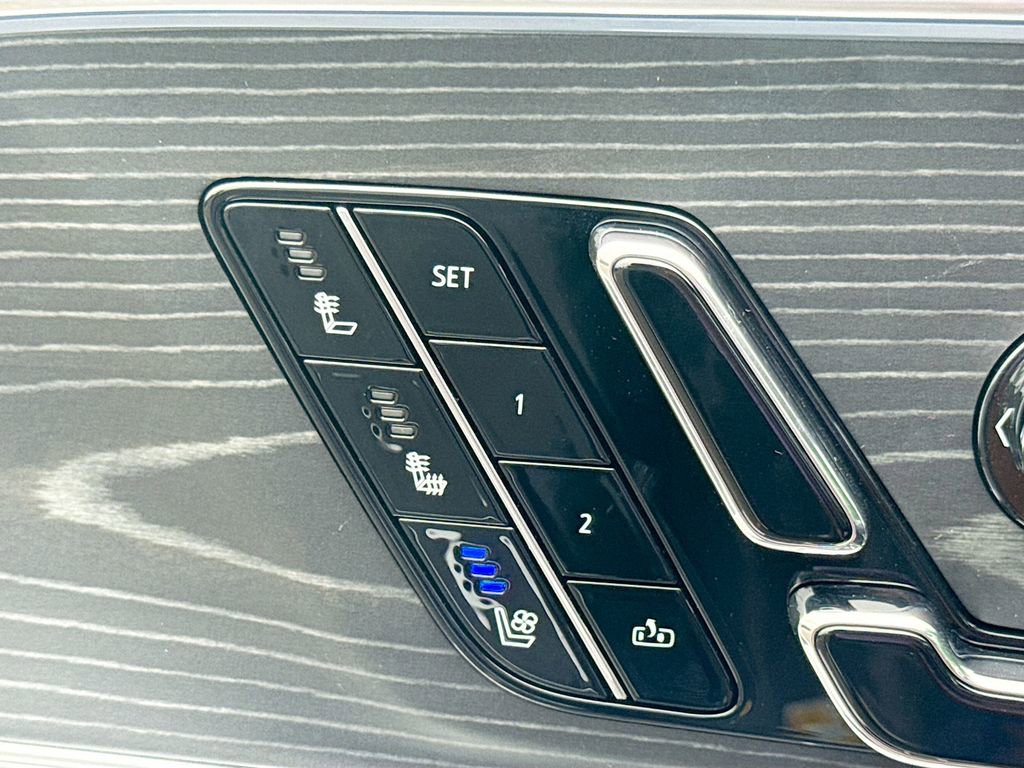 New 2025 Cadillac Lyriq Luxury w/ LPO, Floor Liner Package image 20