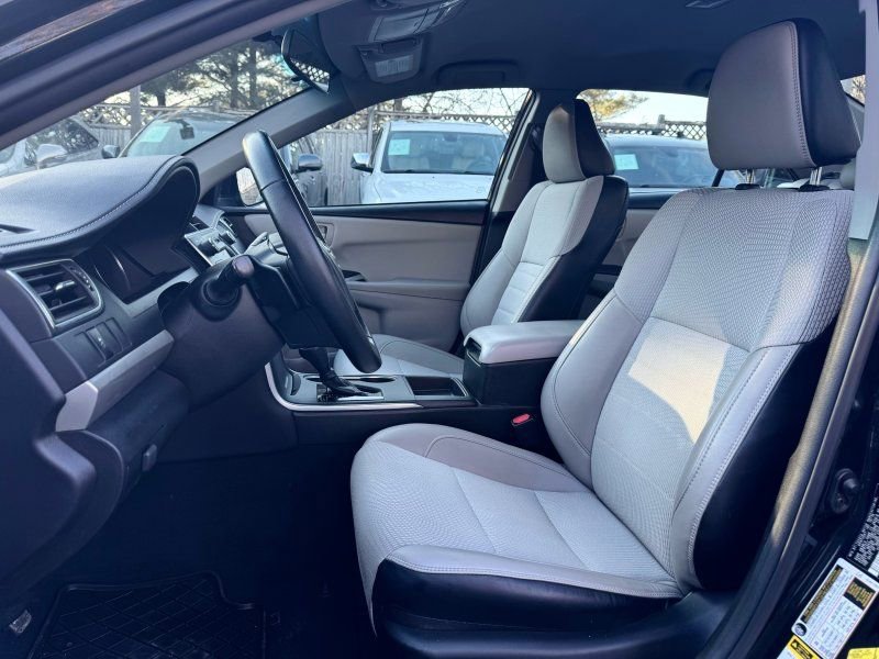 Used 2017 Toyota Camry SE image 15