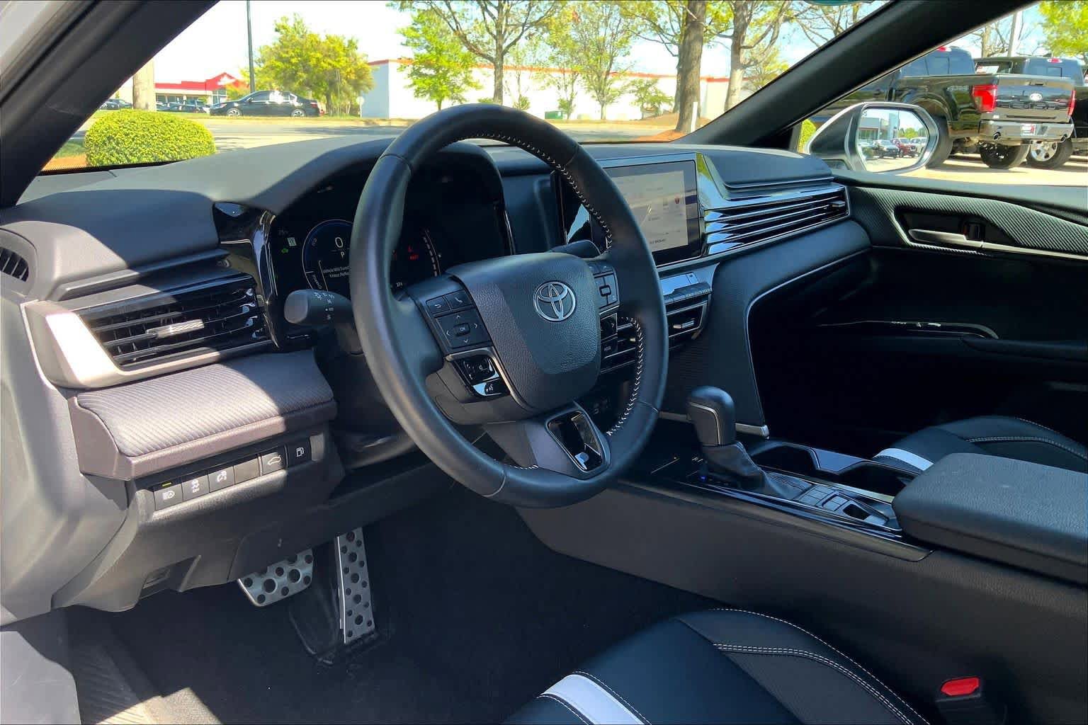 Used 2025 Toyota Camry SE FWD image 17