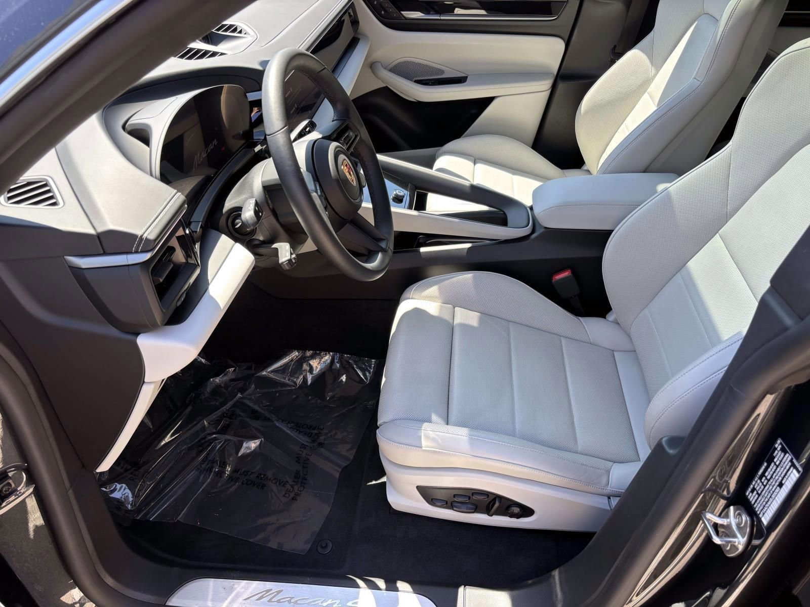 Certified 2025 Porsche Macan 4 Electric AWD/4WD image 20