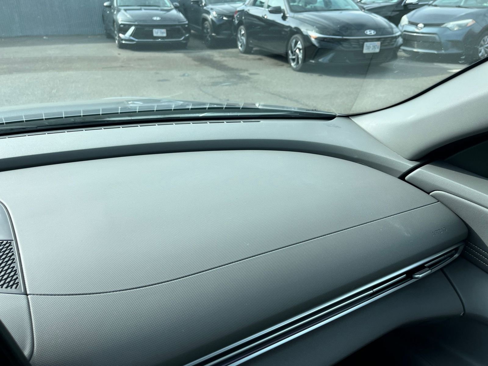 Used 2025 Hyundai Elantra SEL FWD image 36