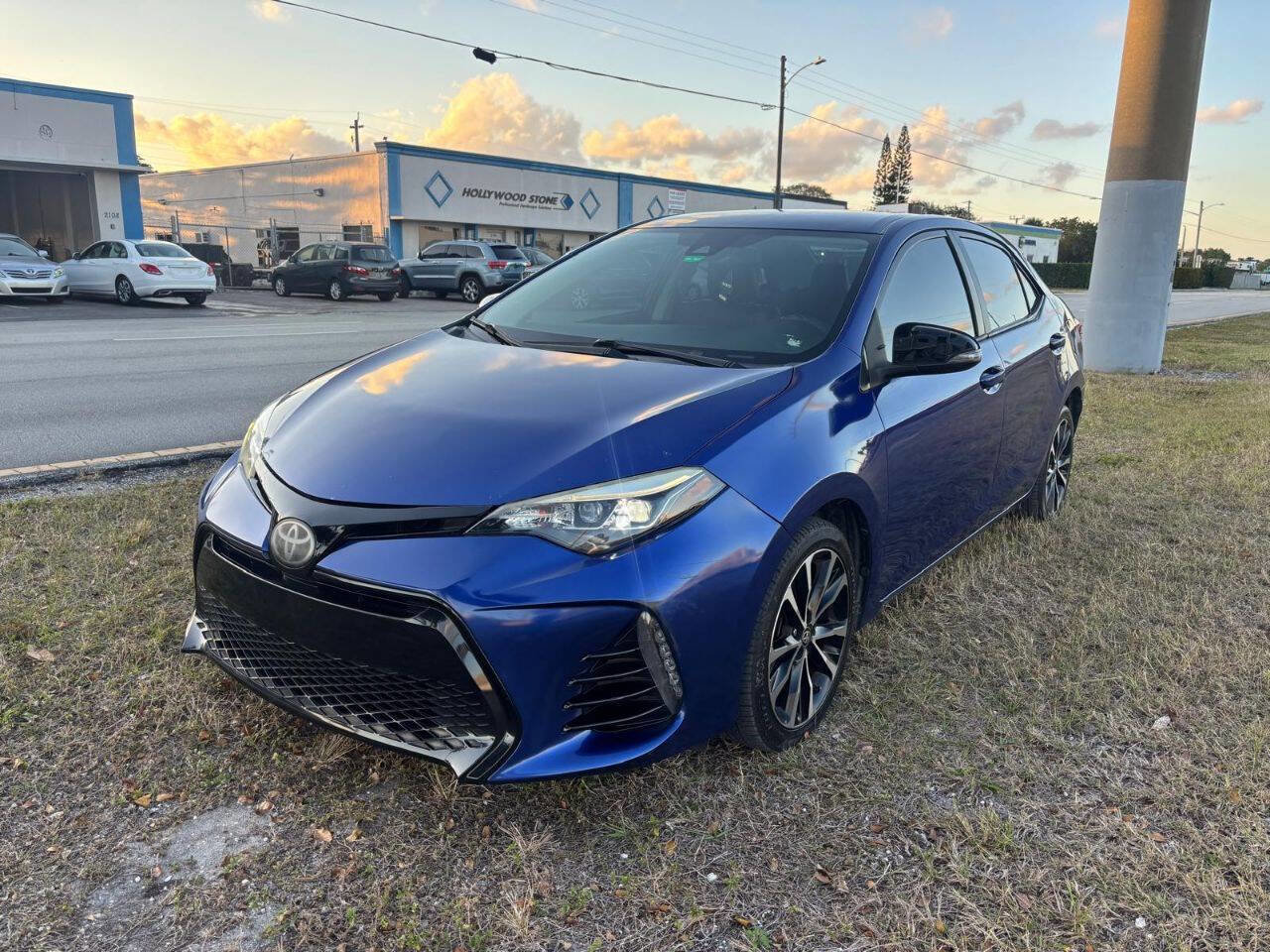 Used 2019 Toyota Corolla SE FWD image 2