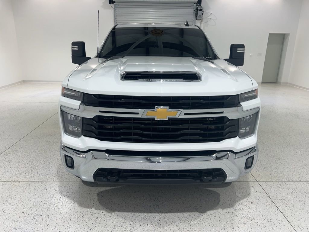 Used 2024 Chevrolet Silverado 2500 LT AWD/4WD image 8