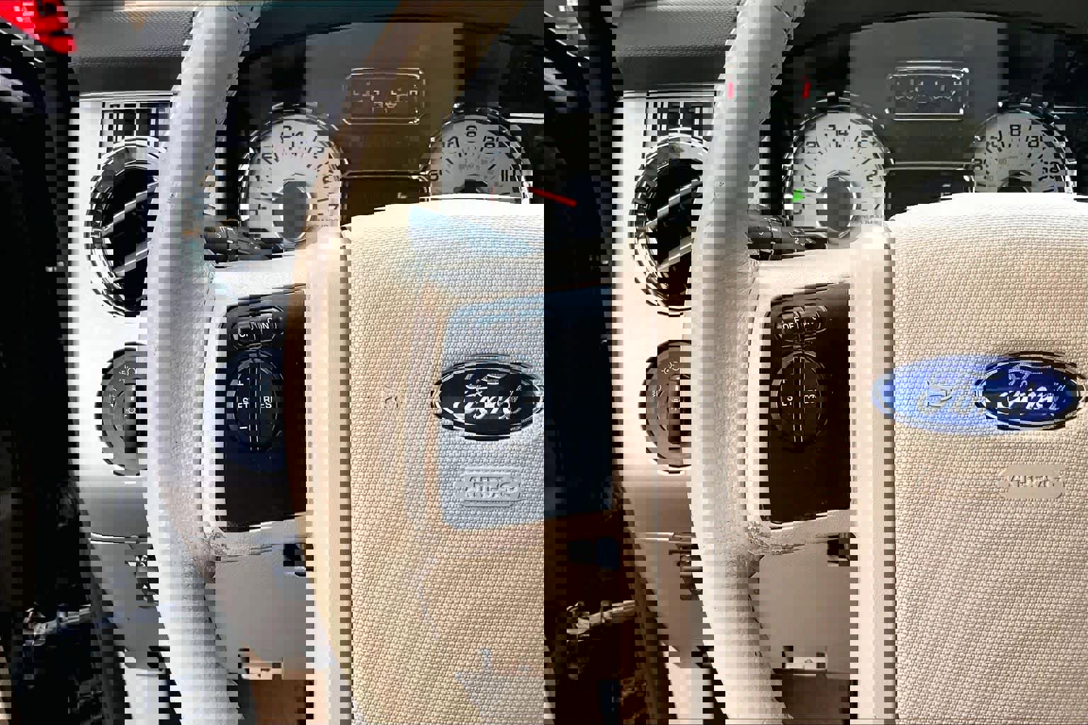 Used 2014 Ford Expedition XLT w/ Equipment Group 202A RWD image 24