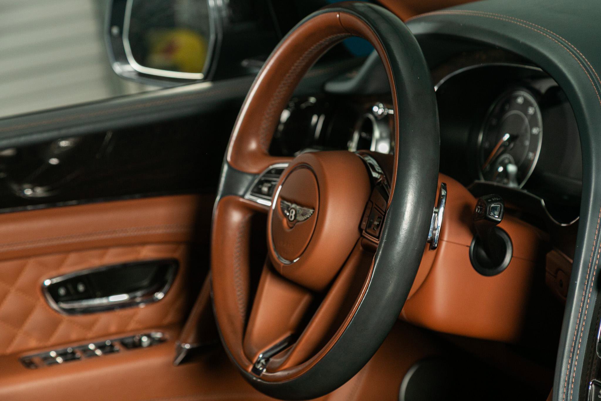 Used 2019 Bentley Bentayga image 24