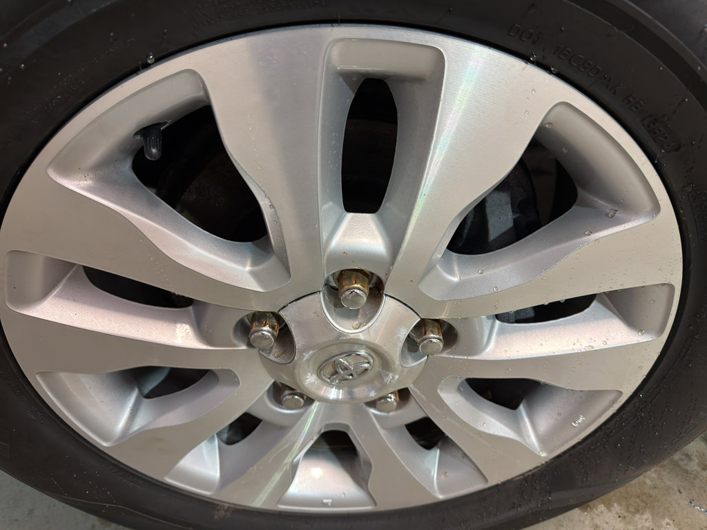 Used 2015 Toyota Sequoia Platinum AWD/4WD image 37