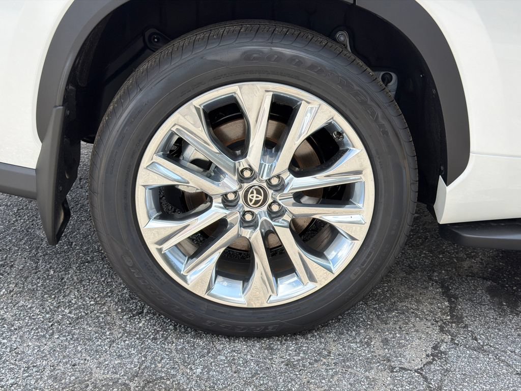 New 2026 Toyota Highlander AWD image 23