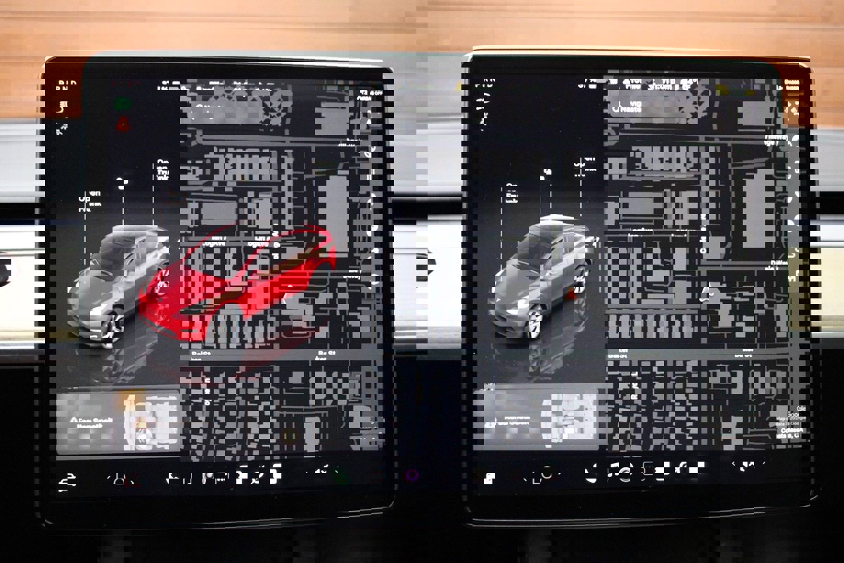 Used 2022 Tesla Model Y Long Range image 18