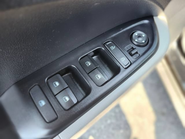 Used 2022 Hyundai Venue SEL FWD image 17
