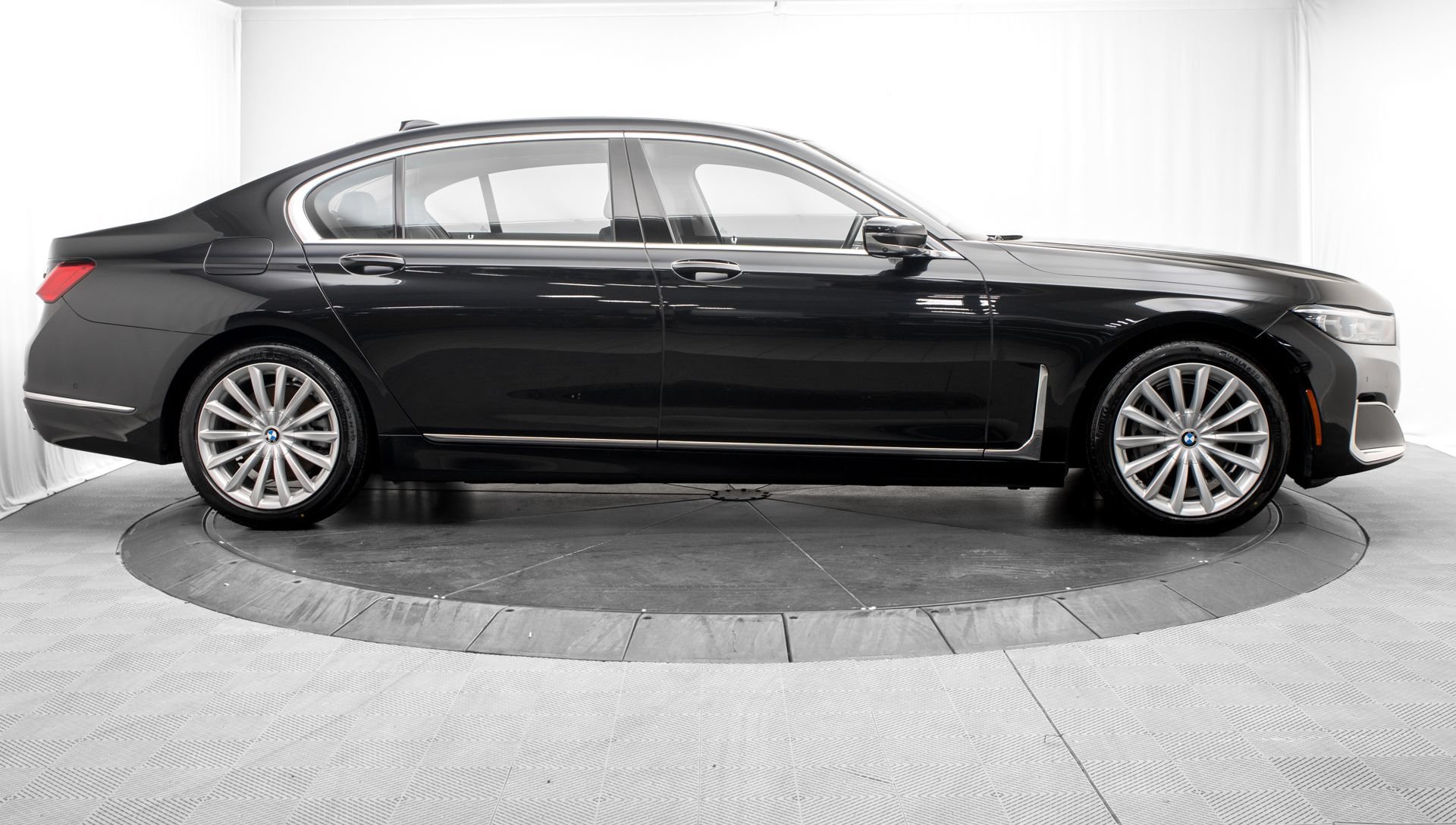 Used 2020 BMW 740i xDrive AWD/4WD image 38